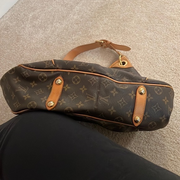 Louis Vuitton Purse - Picture 4 of 13